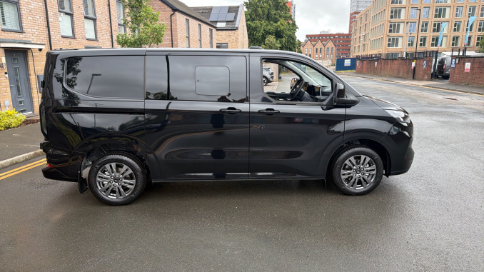 Ford Transit Custom 320 L1 Diesel Fwd 2.0 EcoBlue 136ps H1 Double Cab Van Limited - Image 9